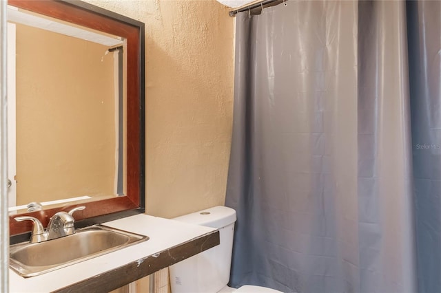 bathroom featuring toilet and sink