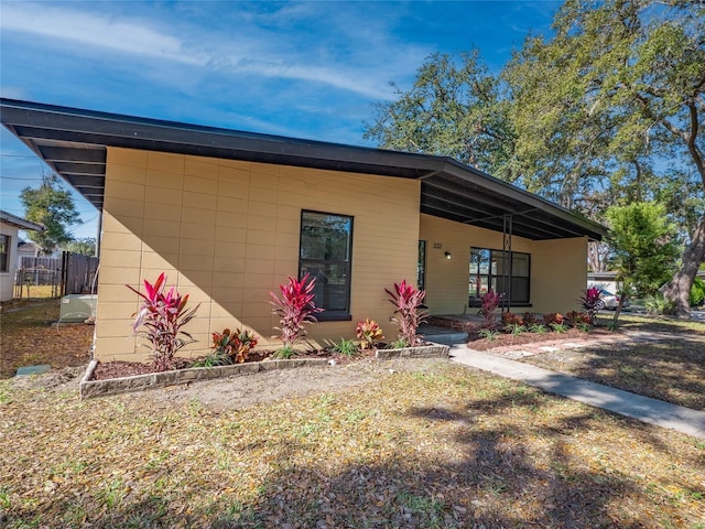 view of front of house featuring a carport