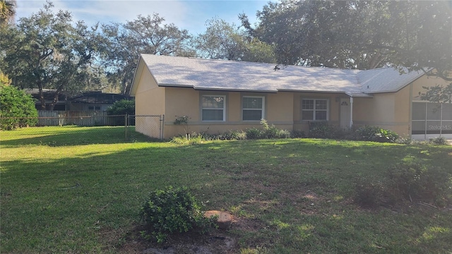 view of front of house featuring a front yard