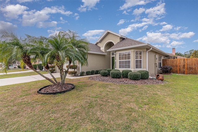 view of front of home featuring a front lawn