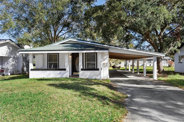 view of front of house featuring a carport, a porch, and a front yard