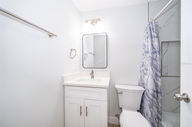 full bathroom featuring shower / bath combo with shower curtain, vanity, and toilet