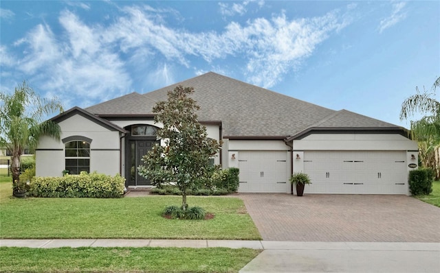 view of front of property featuring a front lawn and a garage