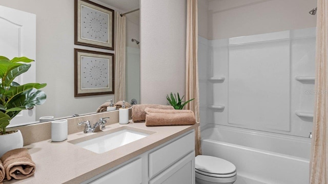 full bathroom featuring shower / tub combo with curtain, vanity, and toilet