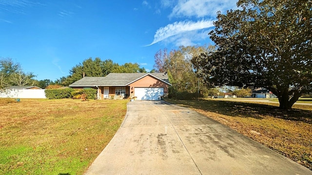 view of front facade featuring a garage and a front lawn