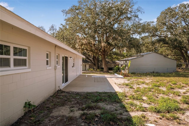 view of yard featuring a patio