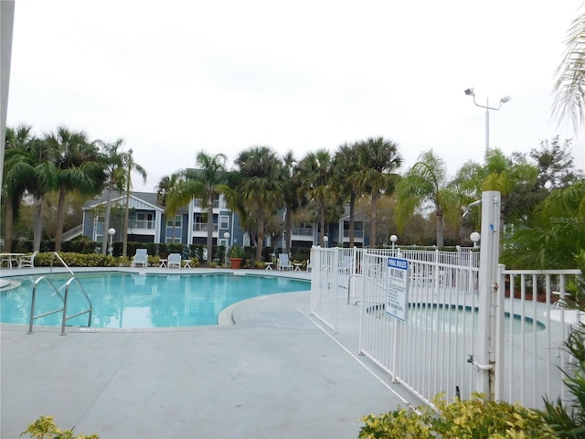 view of pool featuring a jacuzzi