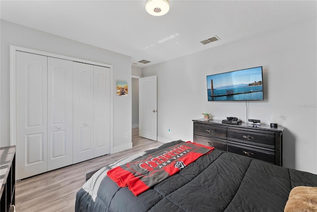 bedroom with light hardwood / wood-style flooring and a closet