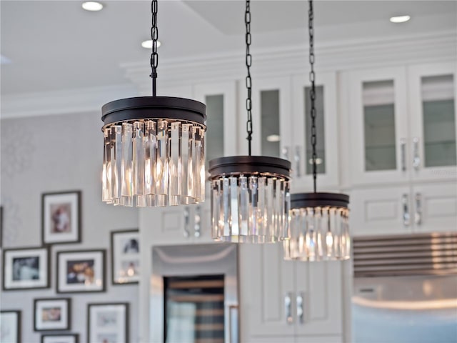 room details featuring a notable chandelier and crown molding