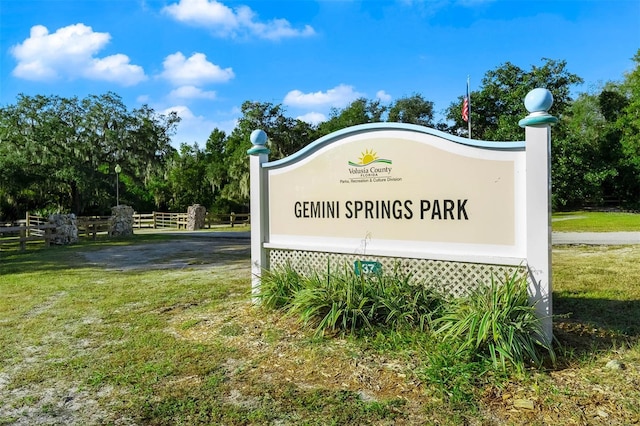 community / neighborhood sign with a yard