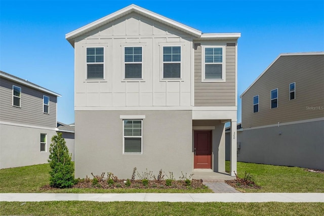 view of front of property featuring a front lawn