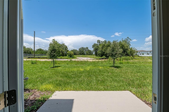 view of yard featuring a patio