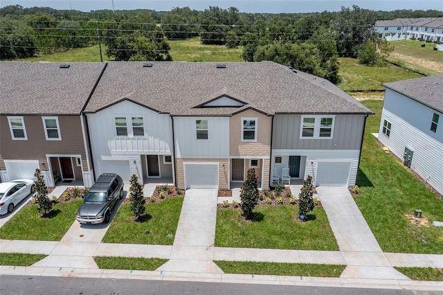 view of front facade with a front yard