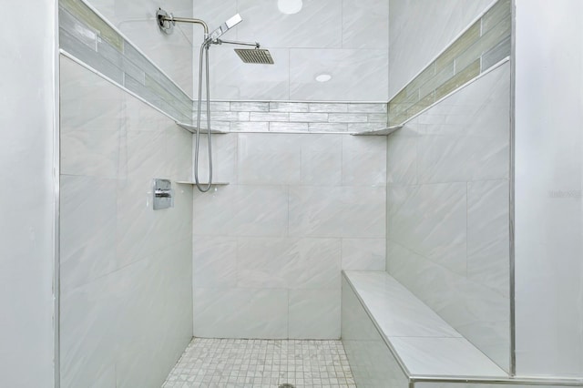 bathroom featuring tiled shower