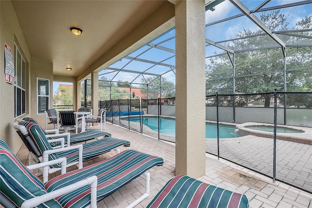 view of pool with an in ground hot tub, a patio, and a lanai