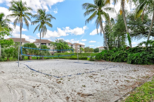 surrounding community with volleyball court