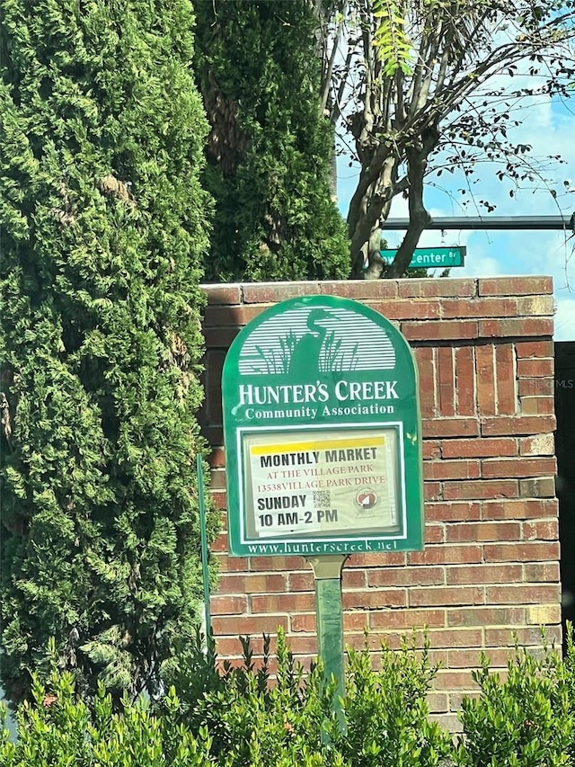 view of community / neighborhood sign