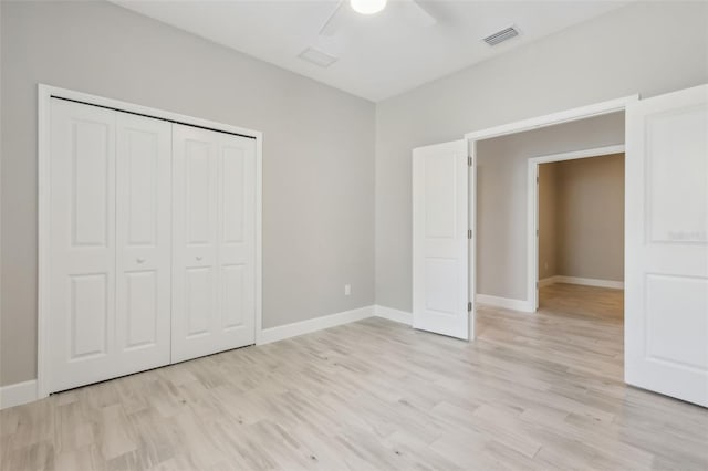 unfurnished bedroom featuring light wood-type flooring, a closet, and ceiling fan