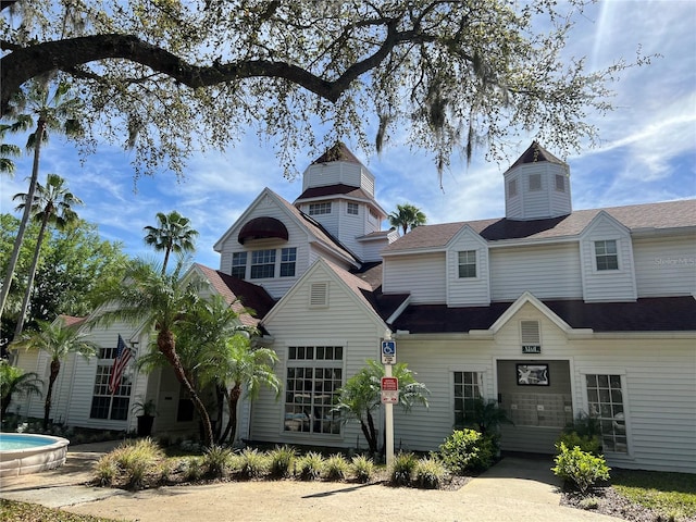 view of front of property