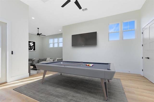 rec room featuring light hardwood / wood-style floors, ceiling fan, and billiards