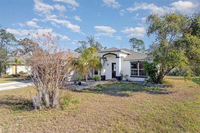 view of front of house with a front lawn