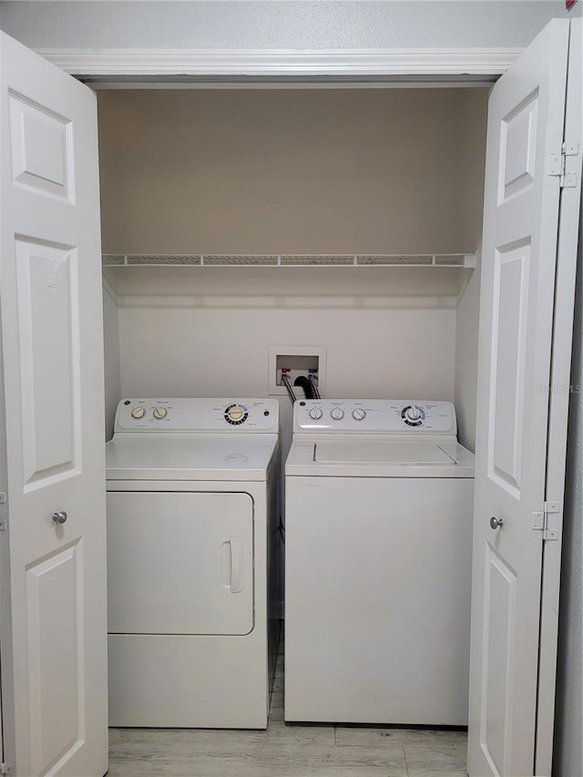 155 N Pearl Lake Cswy Unit 200, Altamonte Springs, FL 32714 - laundry room with independent washer and dryer and light wood finished floors