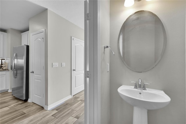 bathroom featuring sink