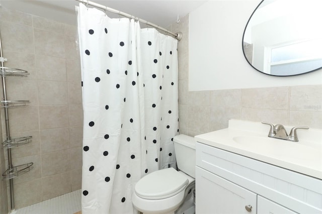 bathroom featuring a shower with curtain, vanity, toilet, and tile walls