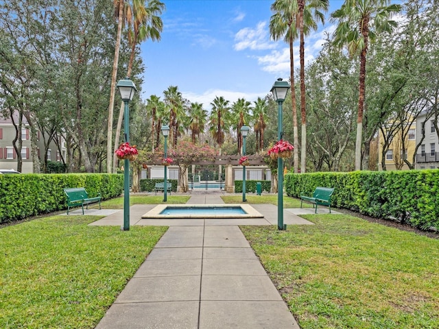 view of property's community featuring a lawn