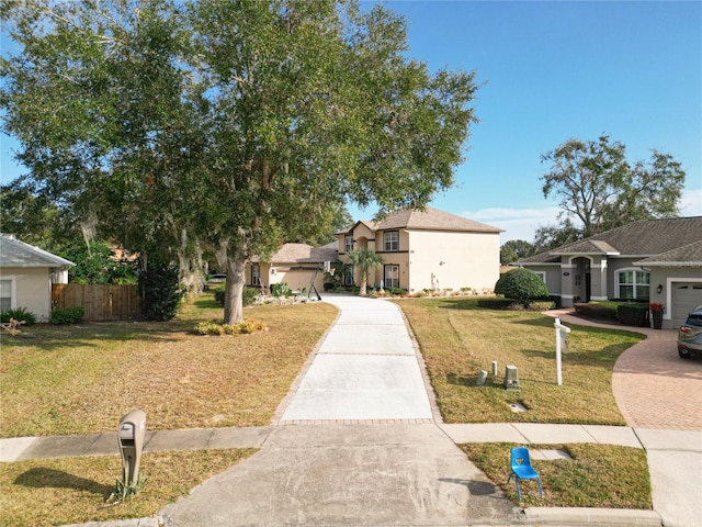 view of front of house featuring a front lawn