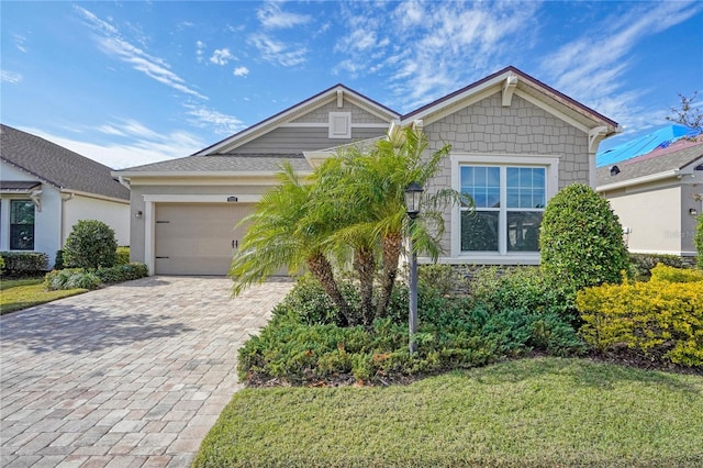 view of front of home featuring a front yard and a garage