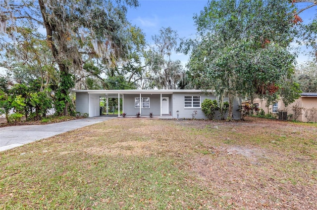 view of front of property with a front yard and a carport