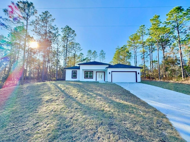 view of front facade featuring a front yard and a garage