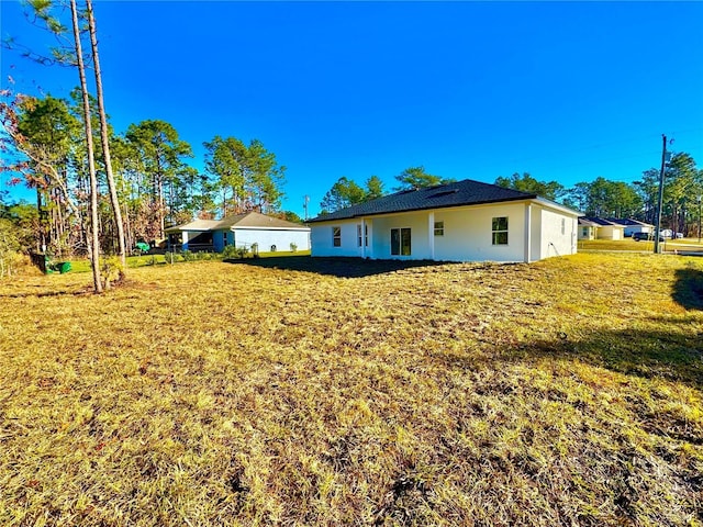 back of house featuring a yard