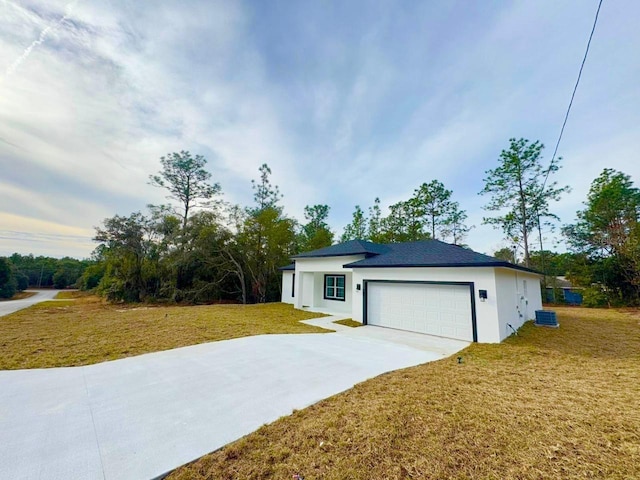 view of front facade featuring a front lawn, a garage, and cooling unit