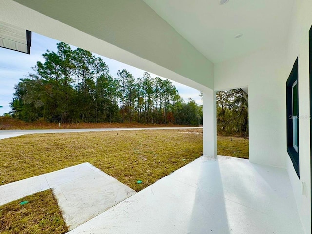 view of yard featuring a patio