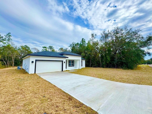 view of front facade featuring a front lawn and a garage