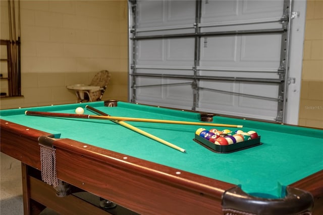 view of recreation room