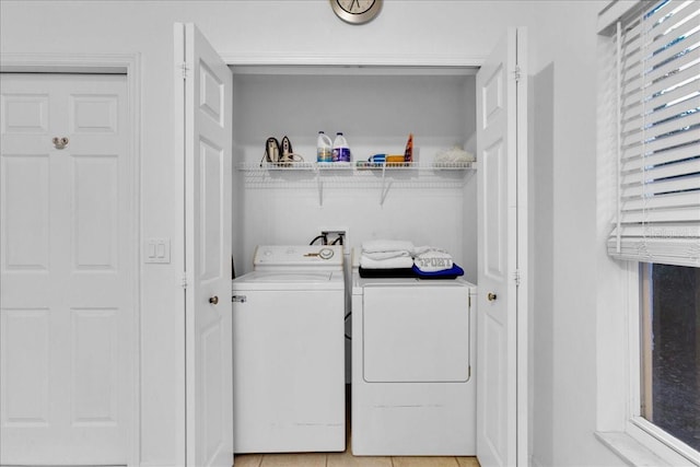 washroom featuring light tile patterned floors and washing machine and clothes dryer