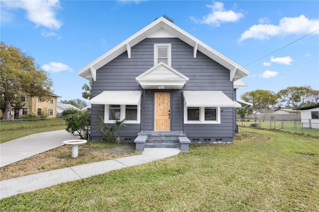 bungalow-style house featuring a front lawn