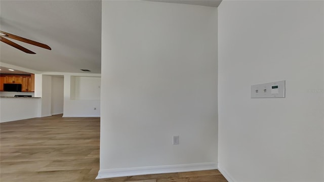 empty room featuring light hardwood / wood-style floors and ceiling fan