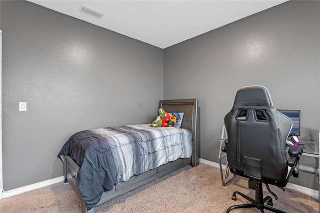 bedroom with carpet flooring