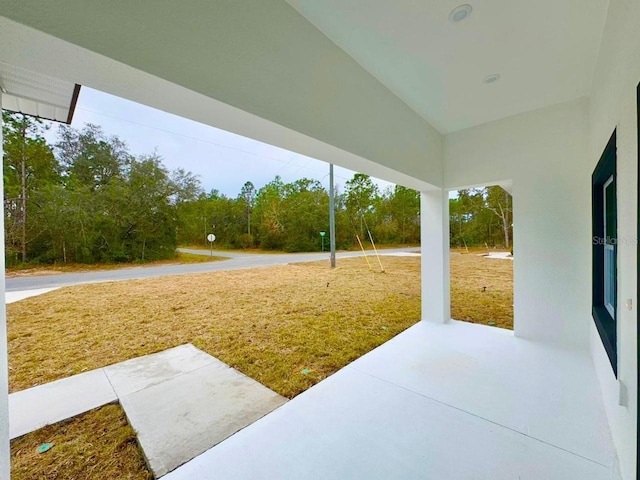 view of yard featuring a patio