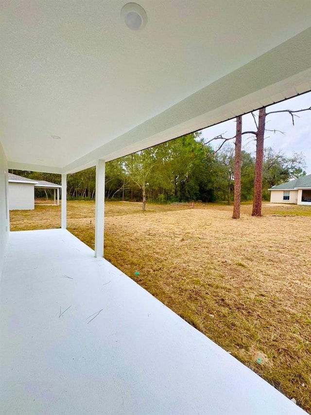 view of yard featuring a patio