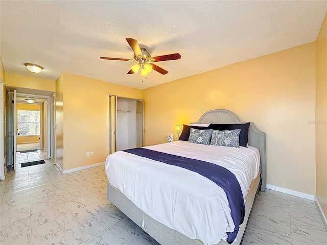 bedroom featuring ceiling fan and a textured ceiling