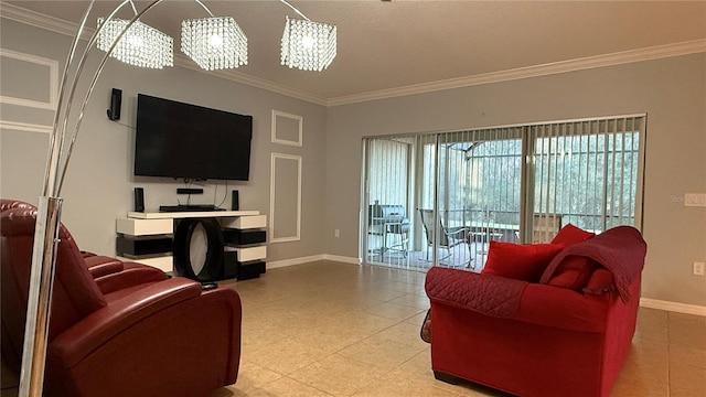 living room with crown molding and an inviting chandelier