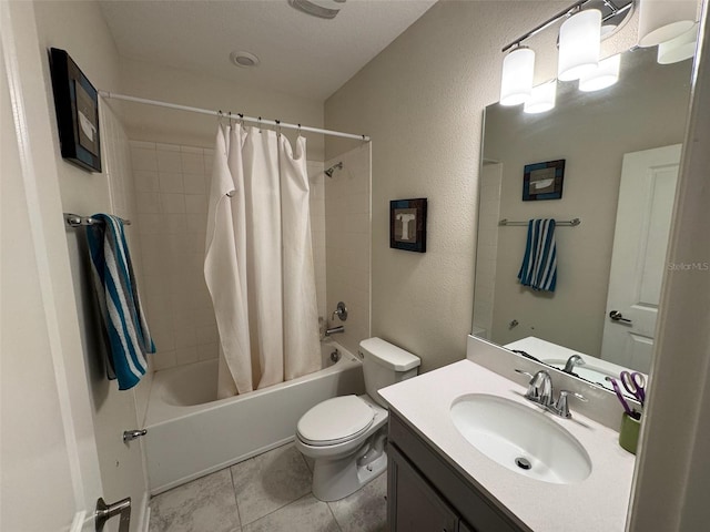 full bathroom with tile patterned floors, toilet, vanity, and shower / bath combo