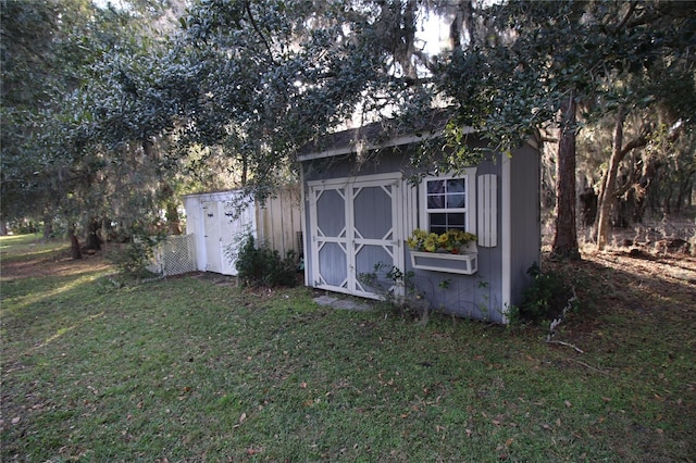 view of outdoor structure featuring a yard