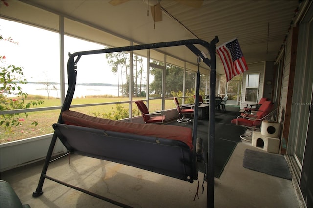 sunroom / solarium featuring ceiling fan