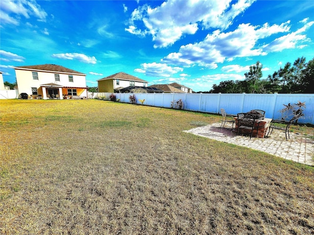 view of yard featuring a fenced backyard and a patio area